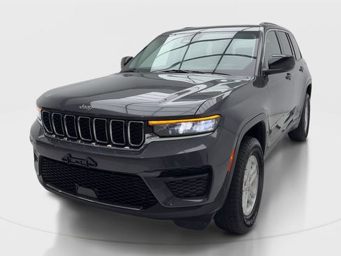 Used 2024 Jeep Grand Cherokee Laredo AWD/4WD image 4