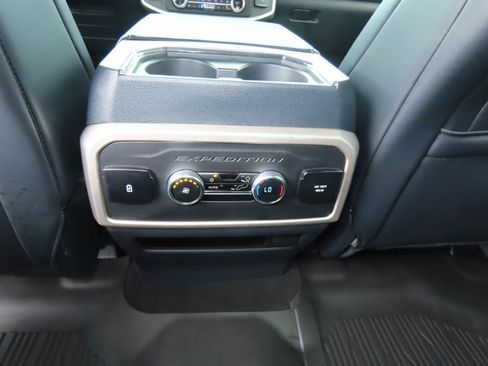 Certified 2024 Ford Expedition XLT image 22