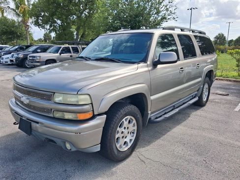 Used 2003 Chevrolet Suburban Z71 AWD/4WD image 2