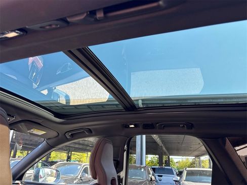 Used 2023 Volvo XC60 B5 Plus w/ Protection Package Premier image 12