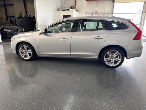 Used 2015 Volvo V60 T5 Premier image 7