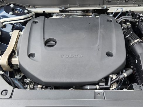 Used 2025 Volvo XC90 B6 Plus image 26