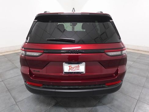 New 2025 Jeep Grand Cherokee Altitude image 4