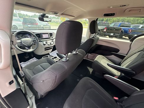 Used 2023 Chrysler Voyager LX FWD image 18