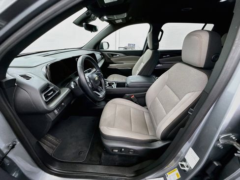Used 2026 Chevrolet Traverse LT w/ Driver Confidence Package FWD image 13