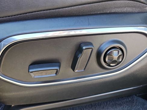 Used 2023 Jeep Wagoneer Series II AWD/4WD image 15