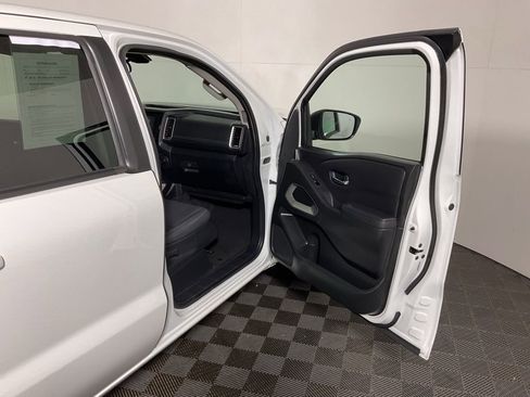 Used 2022 Nissan Frontier SV image 33