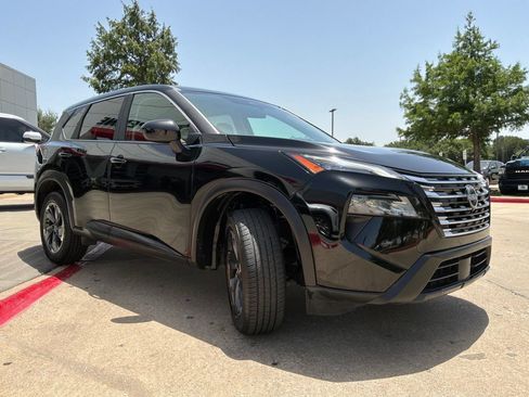 Used 2025 Nissan Rogue SV FWD image 4