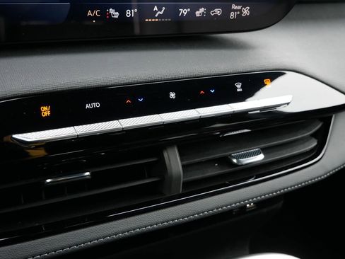 Used 2025 Buick Enclave Sport Touring AWD/4WD image 25