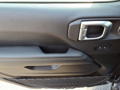 Used 2021 Jeep Wrangler Unlimited Sahara w/ Cold Weather Group image 17