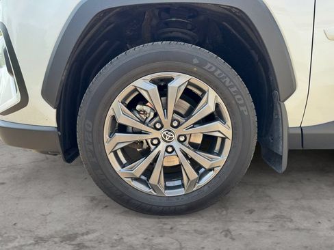 Certified 2022 Toyota RAV4 XLE Premium AWD/4WD image 9