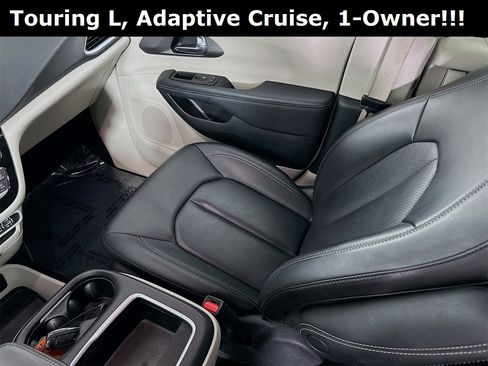 Used 2024 Chrysler Pacifica Touring-L image 23