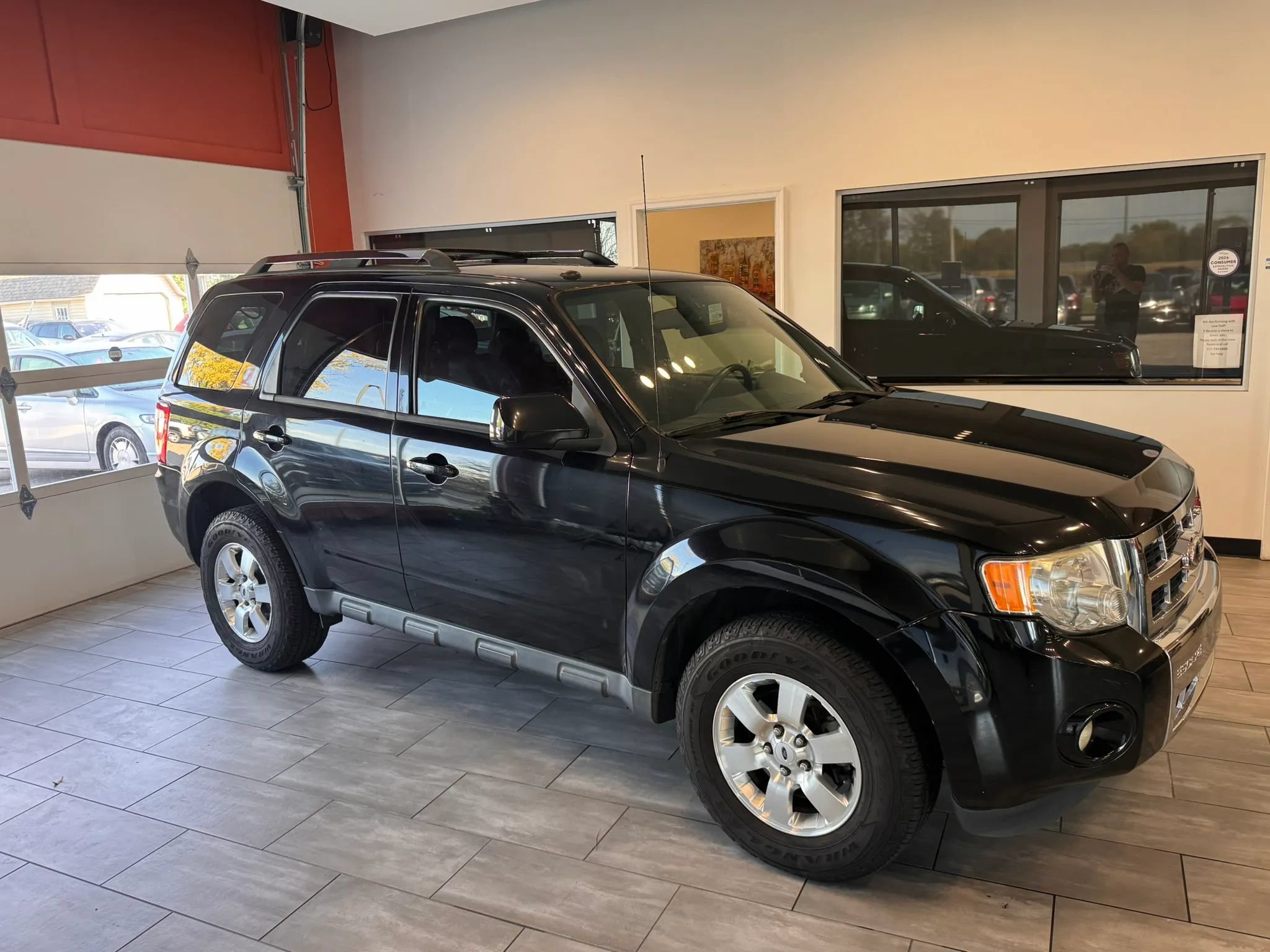 Used 2012 Ford Escape Limited w/ Class II Trailer Tow Pkg FWD image 3