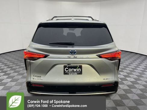 Used 2025 Toyota Sienna Platinum image 20