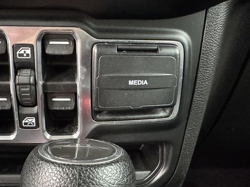 Used 2023 Jeep Gladiator Willys image 31