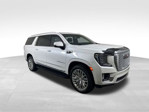 Used 2023 GMC Yukon XL Denali image 8