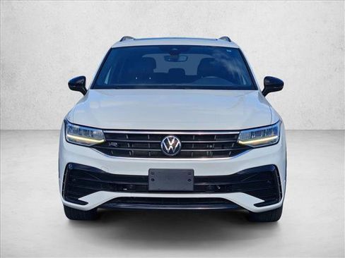 Used 2022 Volkswagen Tiguan SE R-Line image 2