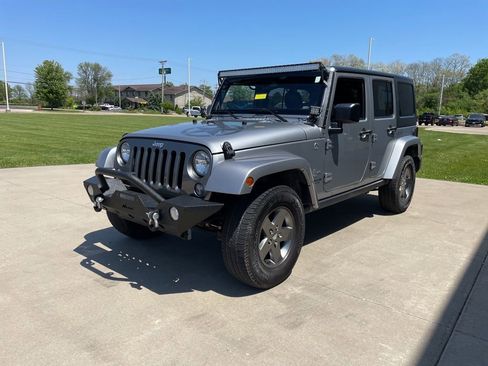 Used 2015 Jeep Wrangler Unlimited Sport AWD/4WD image 2