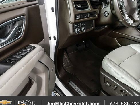 Used 2022 Chevrolet Tahoe Z71 w/ Luxury Package AWD/4WD image 8
