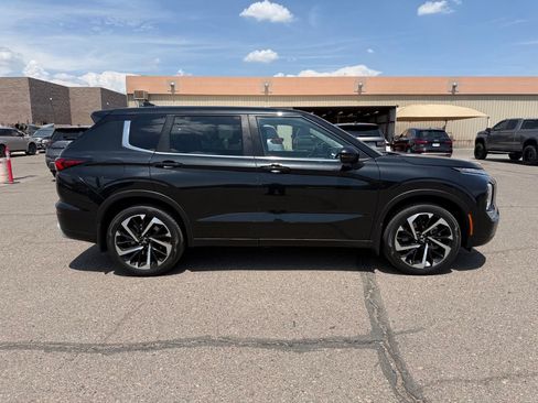Used 2023 Mitsubishi Outlander SE FWD image 4