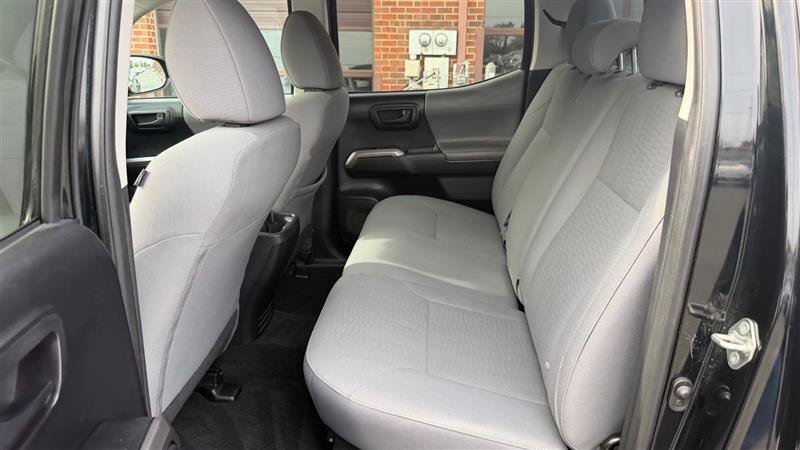 Used 2019 Toyota Tacoma SR5 AWD/4WD image 17