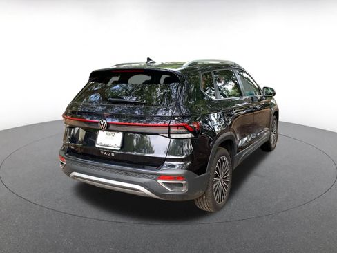 Used 2025 Volkswagen Taos SE image 7