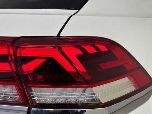 Used 2024 Volkswagen Atlas Cross Sport SE image 33