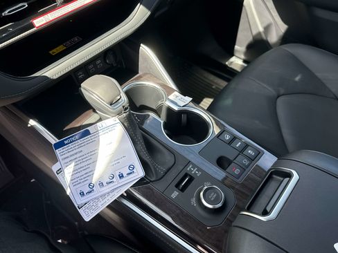 New 2026 Toyota Highlander Platinum AWD/4WD image 19