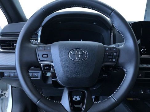 Used 2025 Toyota Camry SE image 17