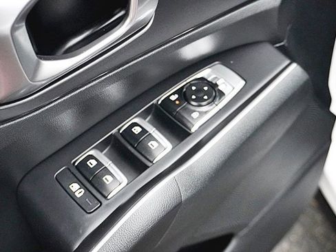 Used 2024 Kia Sorento S image 23