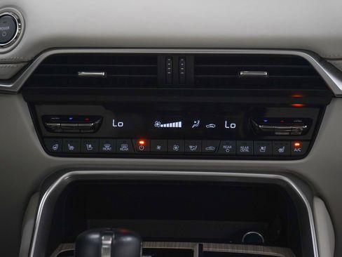 Used 2024 MAZDA CX-90 Plug-In Hybrid w/ Premium Plus AWD/4WD image 17