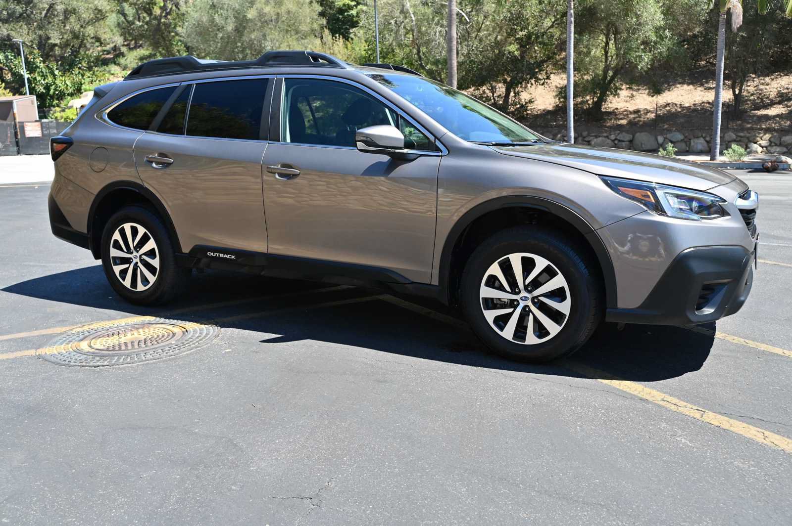Used 2022 Subaru Outback Premium w/ Popular Package #1 AWD/4WD image 3