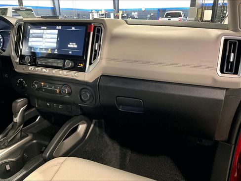 Used 2025 Nissan Frontier SV image 13