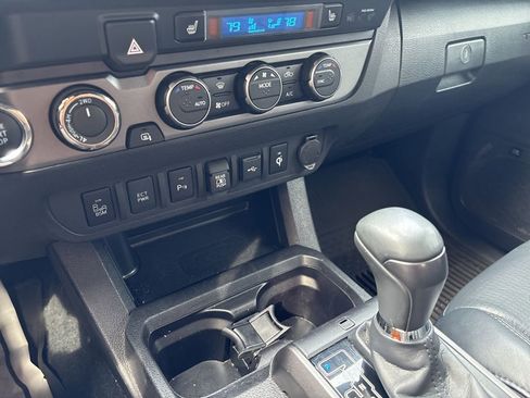 Used 2023 Toyota Tacoma TRD Sport w/ TRD Premium Sport Package AWD/4WD image 28