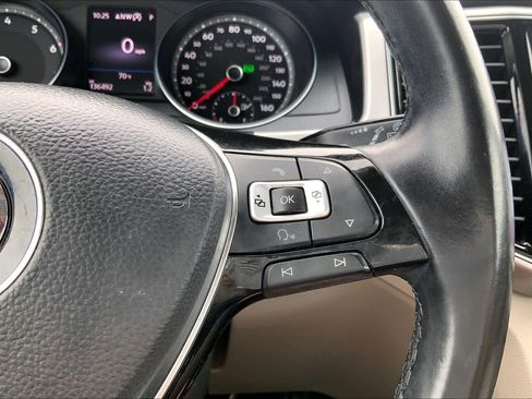 Used 2018 Volkswagen Atlas SEL w/ R-Line Package AWD/4WD image 25