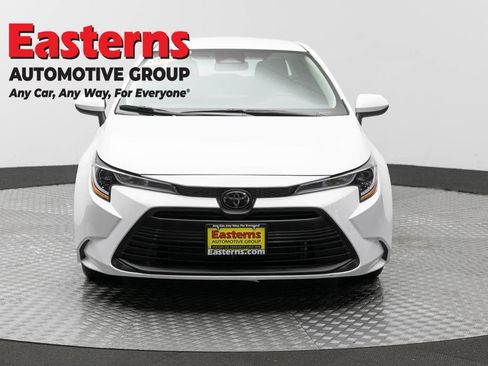 Used 2024 Toyota Corolla LE FWD image 2