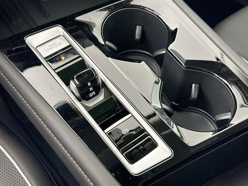 Certified 2025 Volkswagen Atlas SEL Premium R-Line image 8