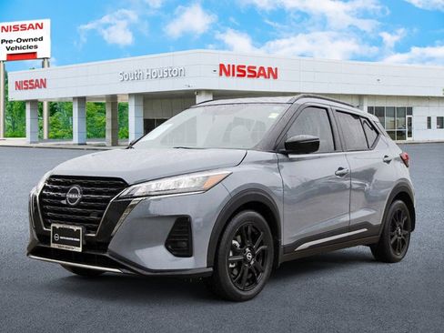 Used 2024 Nissan Kicks SR w/ SR Premium Package FWD image 2