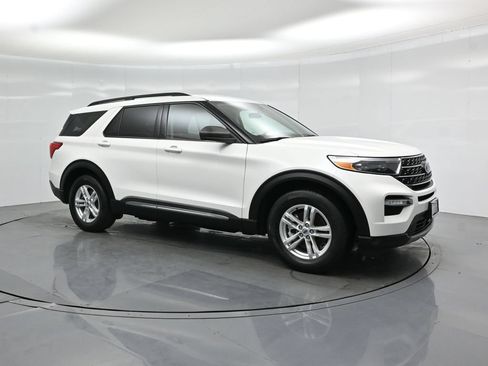 Certified 2023 Ford Explorer XLT w/ Equipment Group 202A RWD image 26