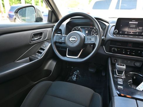 Used 2024 Nissan Rogue S FWD image 11