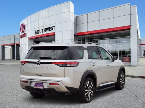 Used 2025 Nissan Pathfinder Platinum AWD/4WD image 5