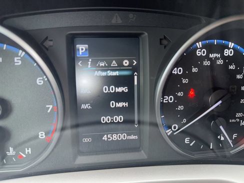 Used 2017 Toyota RAV4 LE FWD image 6