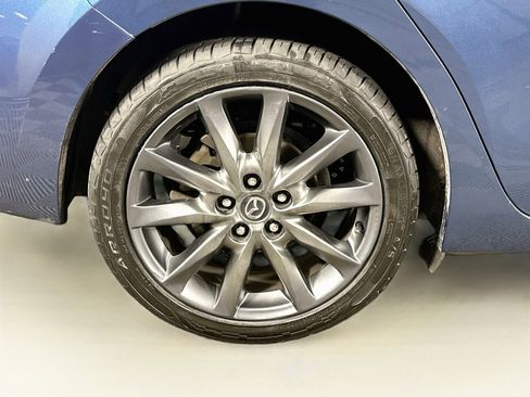 Used 2018 MAZDA MAZDA3 Touring FWD image 11