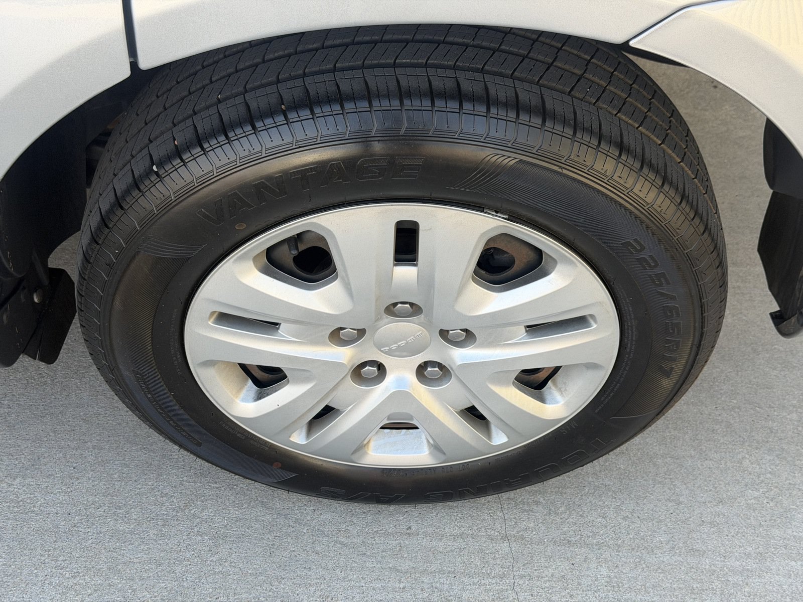 Used 2020 Dodge Journey SE w/ SE Popular Equipment Group FWD image 13