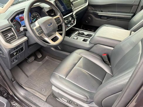 Certified 2024 Ford Expedition XLT RWD image 4