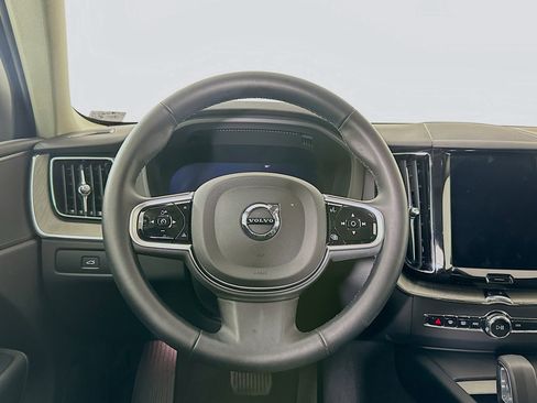 Used 2025 Volvo XC60 B5 Plus image 18