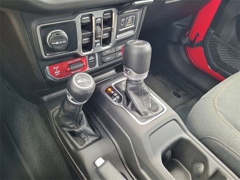 Used 2024 Jeep Gladiator Sport image 33