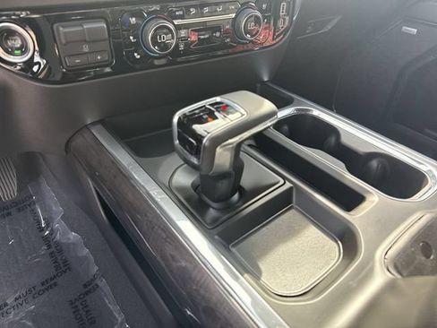 Used 2024 Chevrolet Silverado 1500 LTZ AWD/4WD image 19