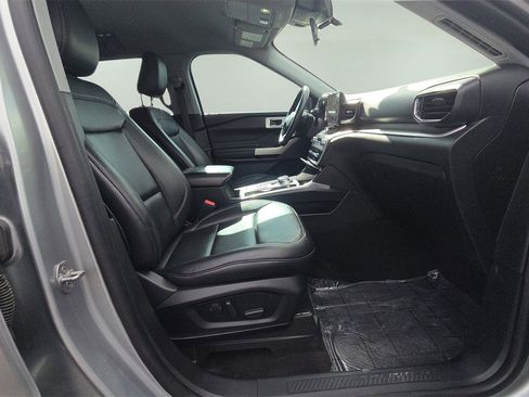 Used 2020 Ford Explorer XLT w/ Equipment Group 202A image 13