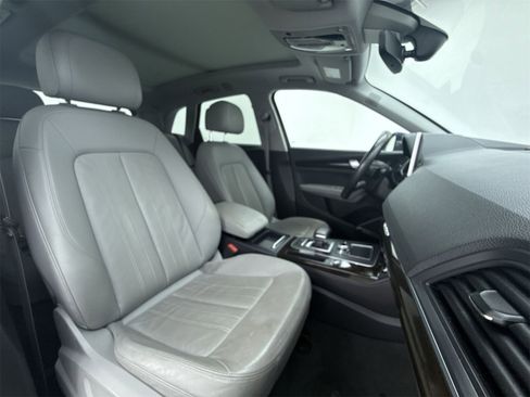 Used 2018 Audi Q5 Prestige w/ Prestige Package image 6